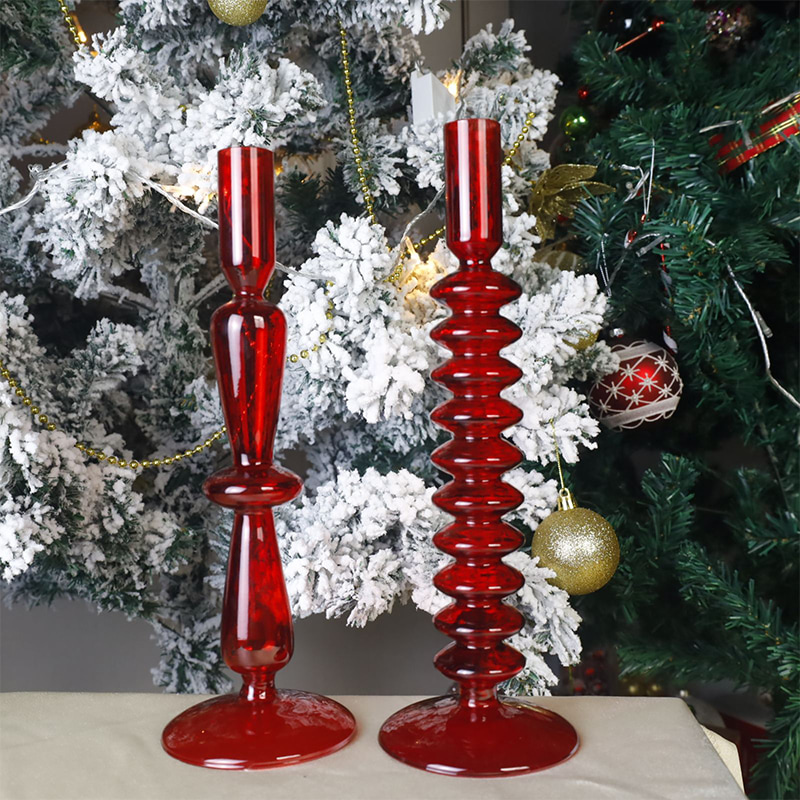 Świecznik ze szkła dmuchanego o średnicy 18 cm. Świąteczny wystrój stołu